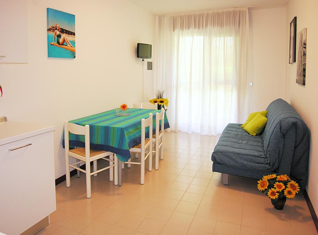 Apartment Gemini Con Piscina บิบิโอเน ห้อง รูปภาพ